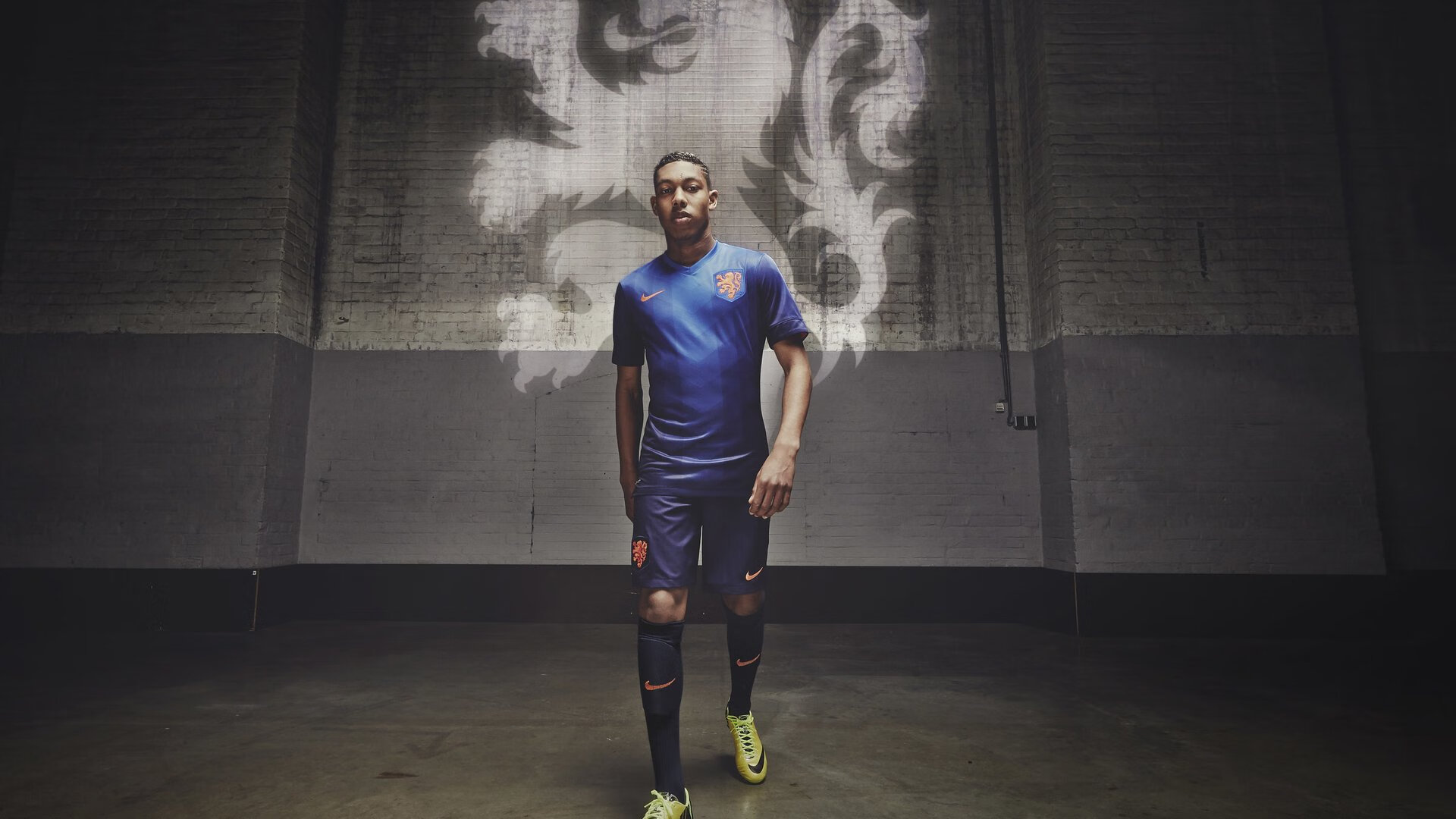 替补球员是否在关键比赛表现更专注稳定，替补球员应从什么位置入场